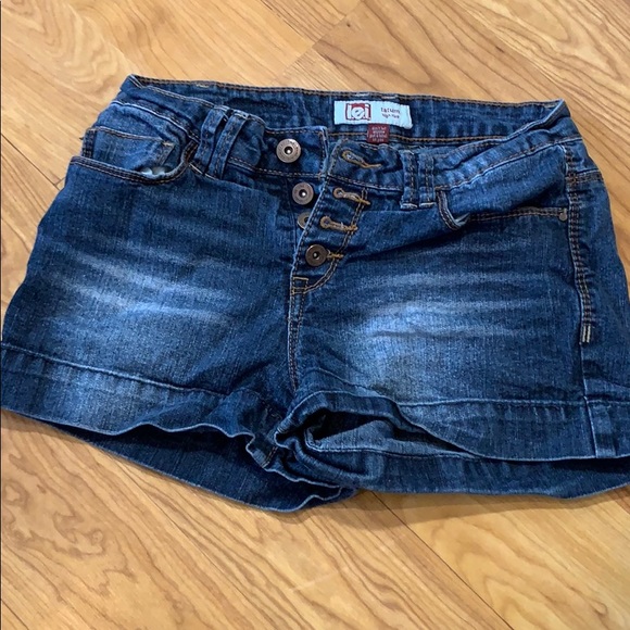 l.e.i. High rise jean shorts - Picture 1 of 2